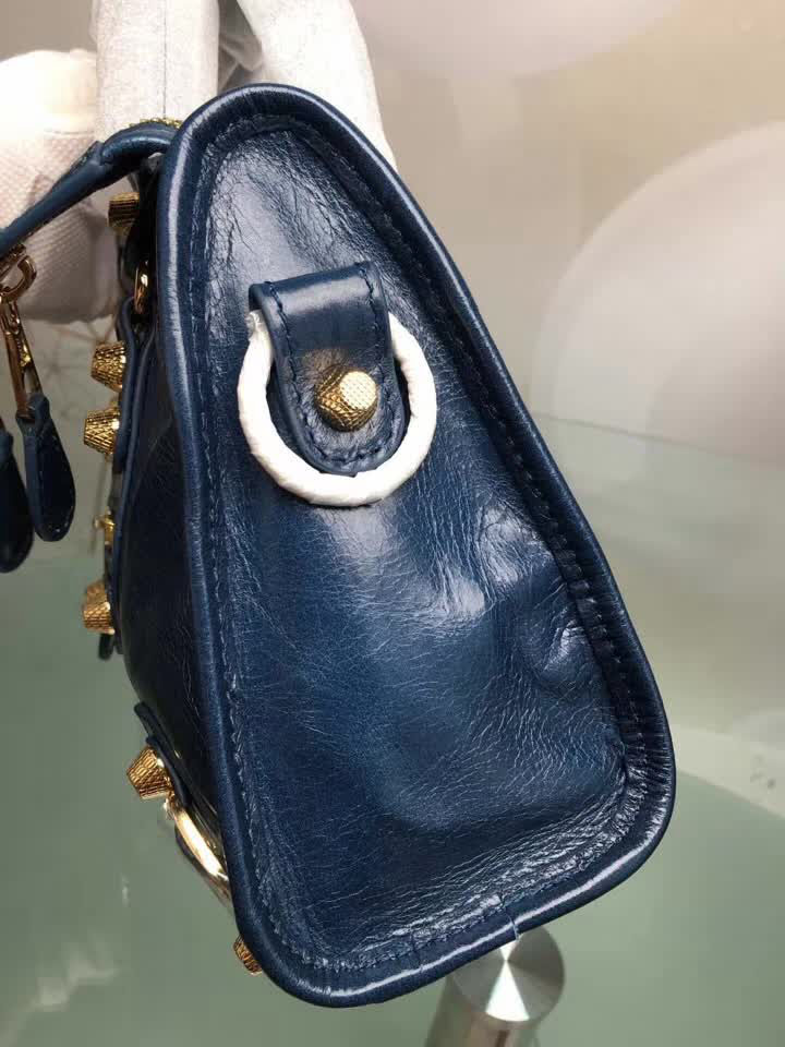 BALENCIAG巴黎世家 義大利進口 原版油蠟頭層牛皮 香皮小銀釘 時尚百搭 手提肩背斜挎包  BL1581